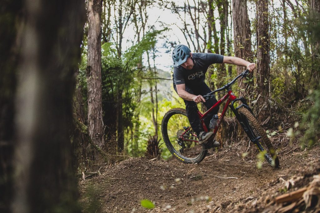 ESD-Hood-1066TR-1536x1024-1-1024x683 Le Syndrome du Hardtail : Symptômes, Dangers et Contagion