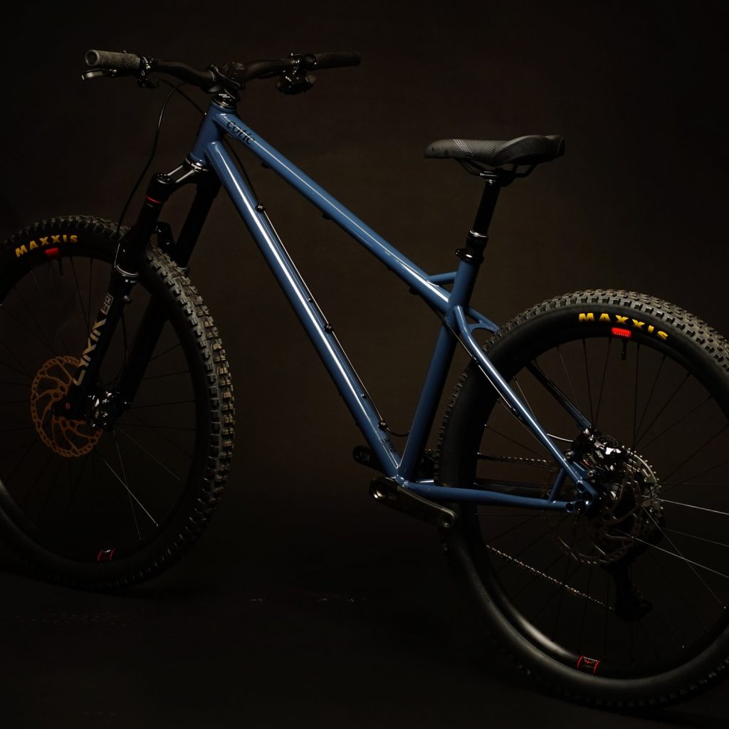 571275735_1317082360456079_8262989775964422959_n-1024x1024 Mullet ou 29 Pouces? Le BFe 2026 Résout l'Équation du Semi-Rigide